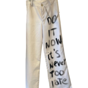 Pantalón Do it now its never too late